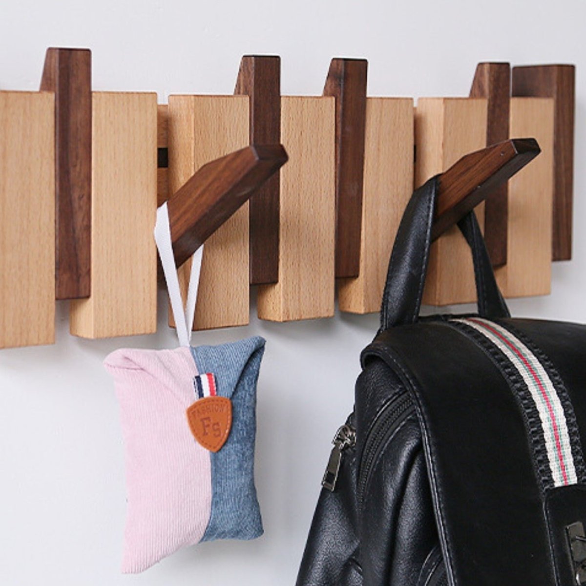 מתלה מעילים מעץ בעבודת יד בצורת פסנתר HarmoniWood — למעילים, כובעים ותיקים - Desfino