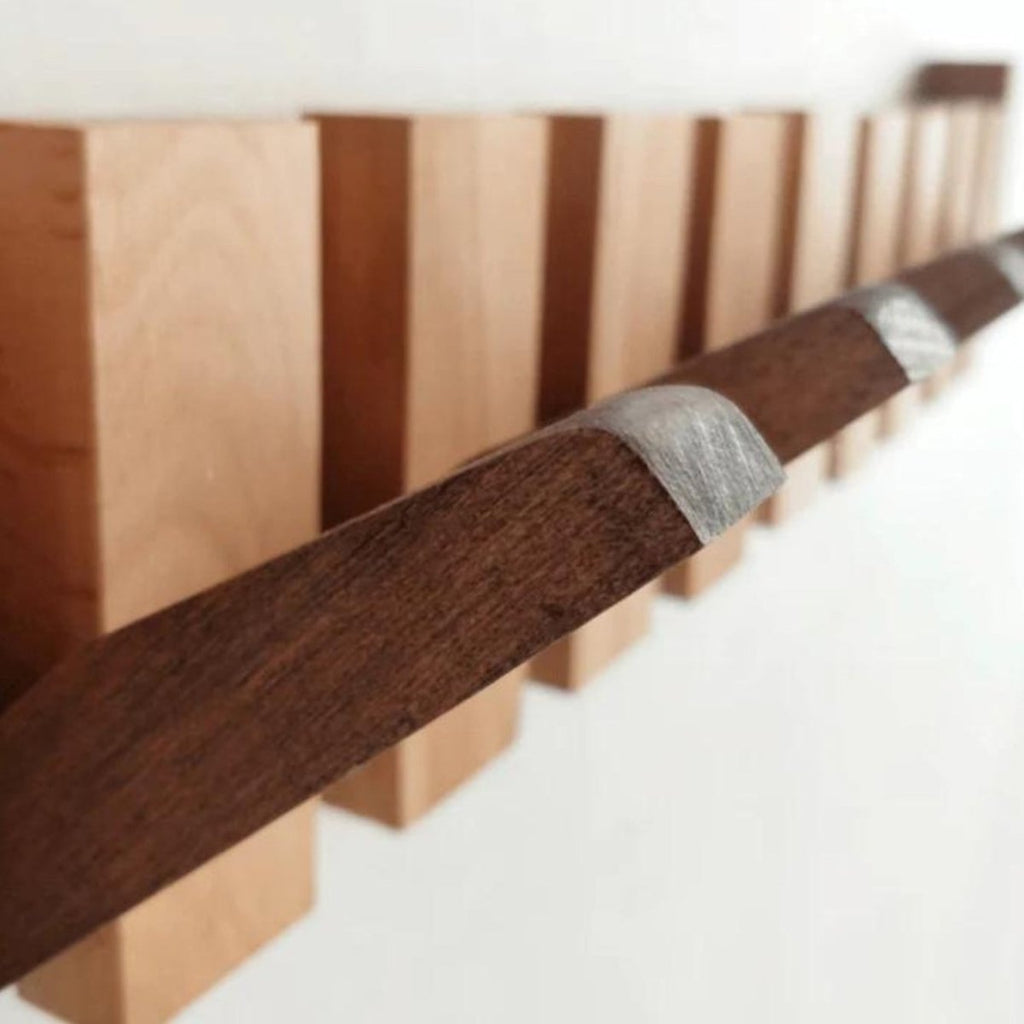 מתלה מעילים מעץ בעבודת יד בצורת פסנתר HarmoniWood — למעילים, כובעים ותיקים - Desfino
