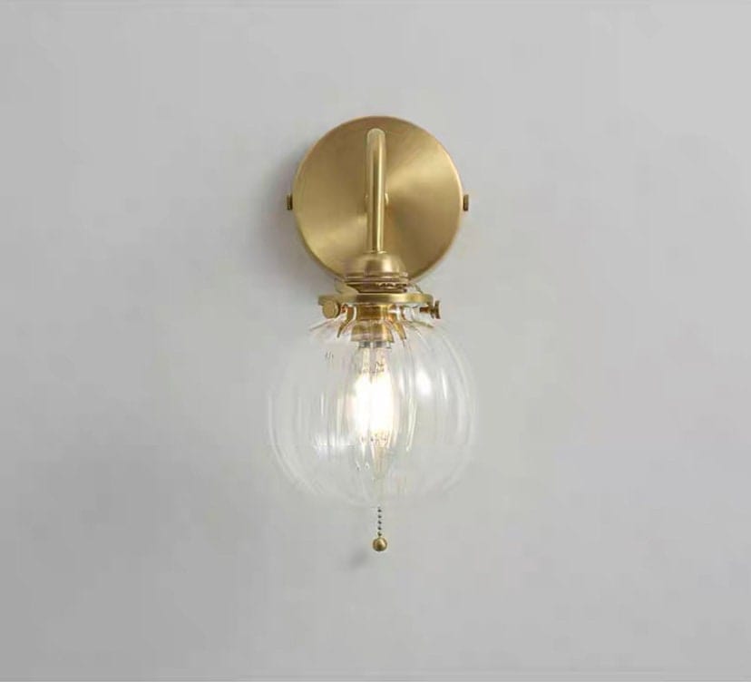 Vintage-væglampe — 13 cm rillet glaskuppel, buet metalarm - Desfino