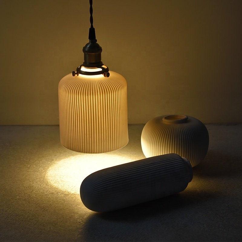 Hanaori rillet keramisk pendellampe — japansk stil, LED inkluderet - Desfino