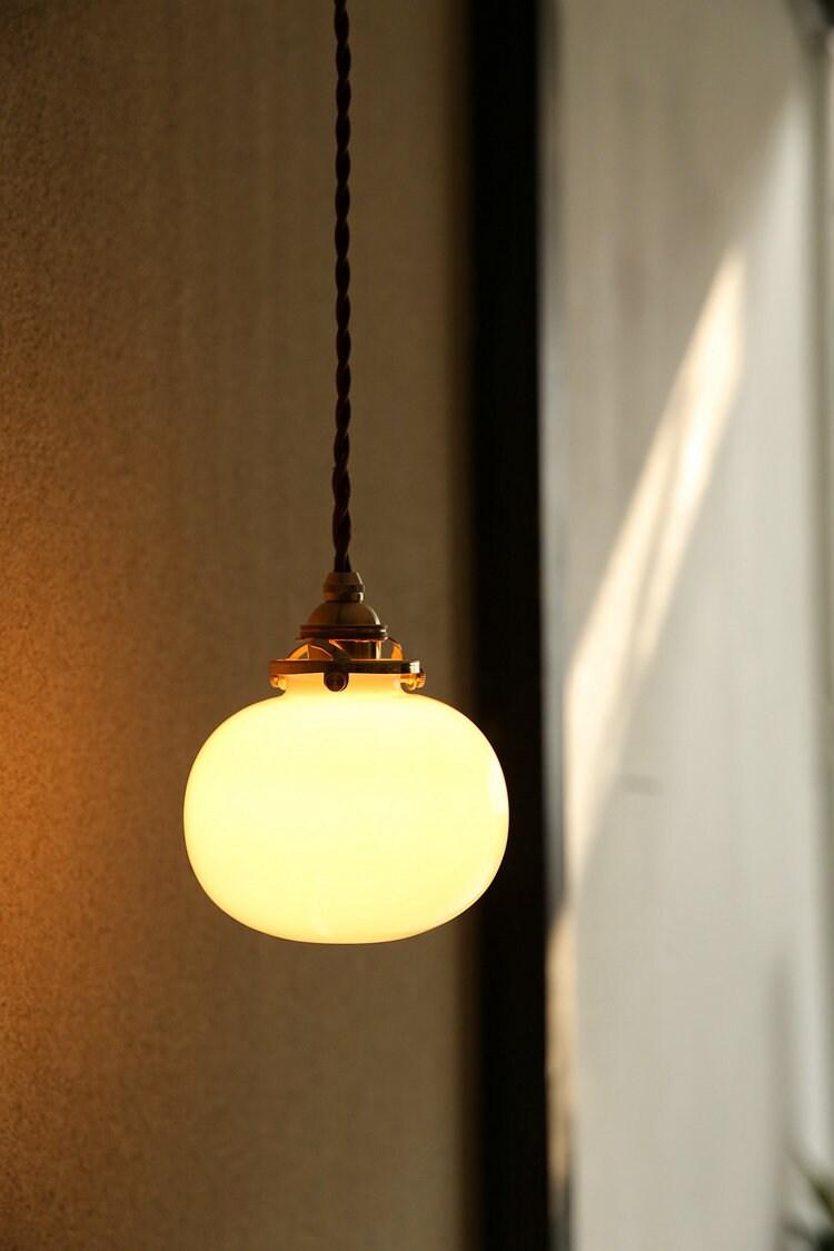 Lampada a sospensione Lunora in vetro lavorato a mano — Ottone mid-century, LED - Desfino