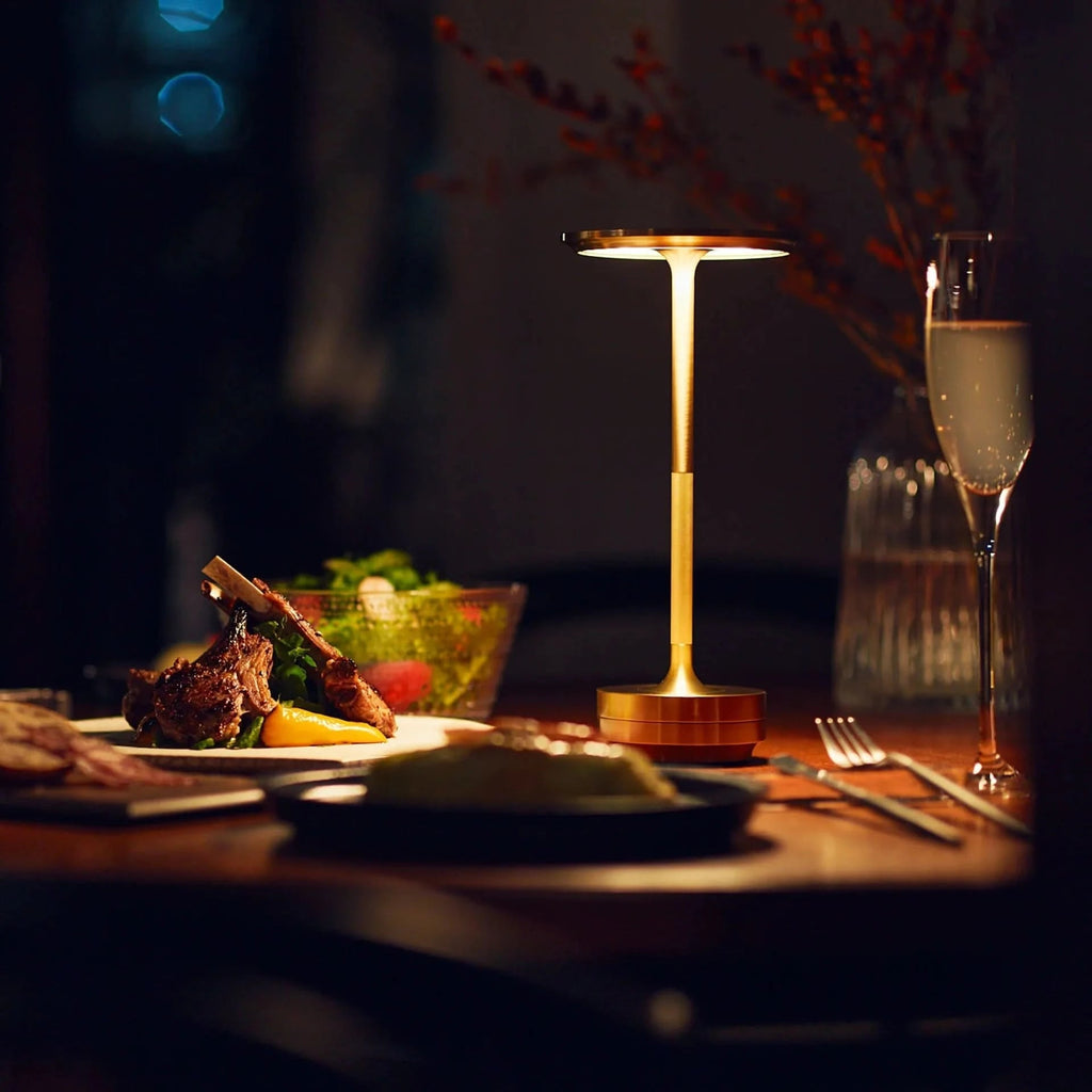 Lámpara de mesa LED recargable e inalámbrica — Regulador táctil, metal moderno - Desfino