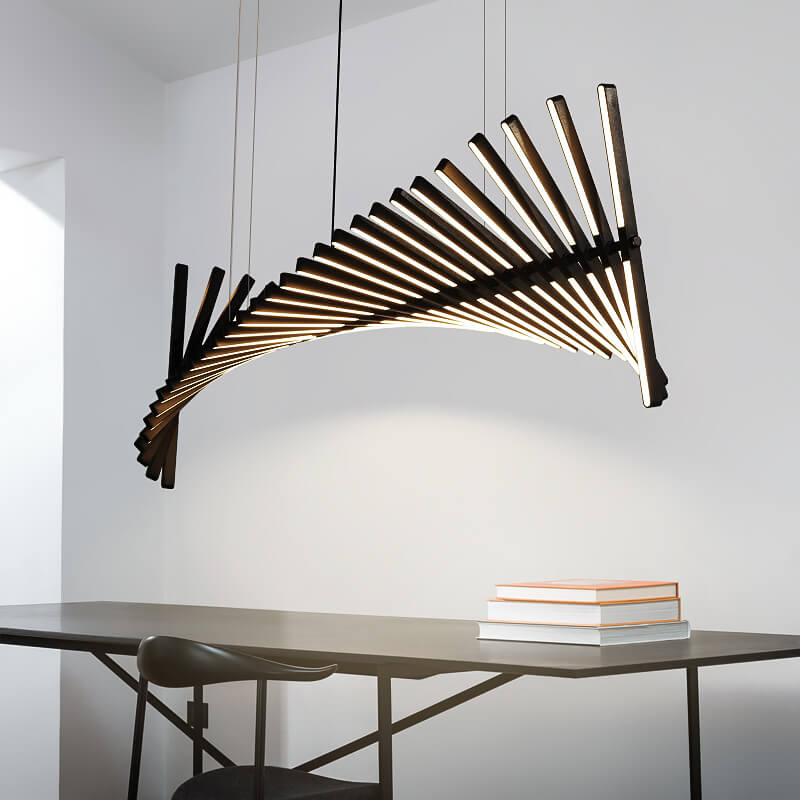 Linearer Kronleuchter in Fischgrätenoptik | Desfino