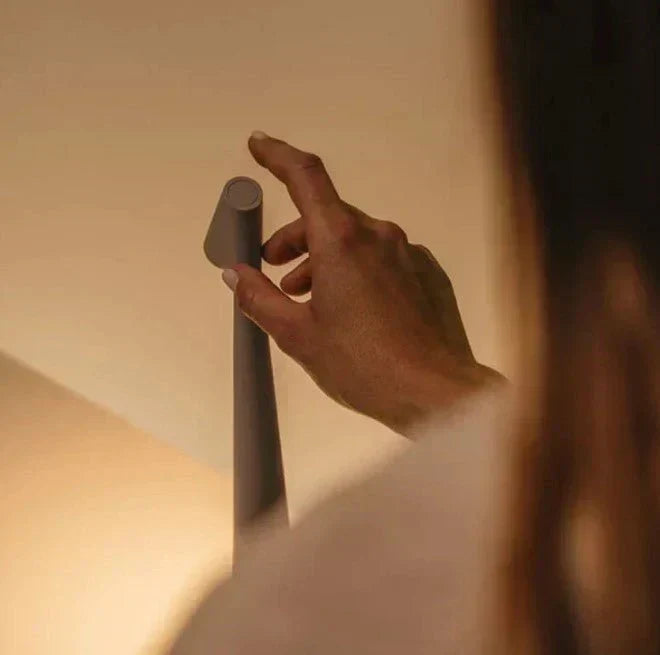 Nordlyx kabellose LED-Tischleuchte mit Touch-Dimmung — Aluminium-Finish - Desfino