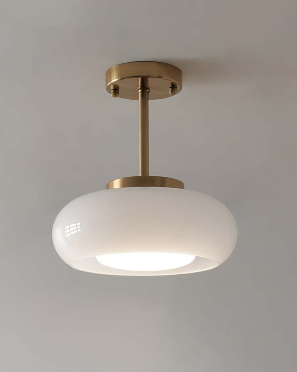 LumaBrass plafondlamp van matglas - messing bevestiging, 3000K-gloed - Desfino