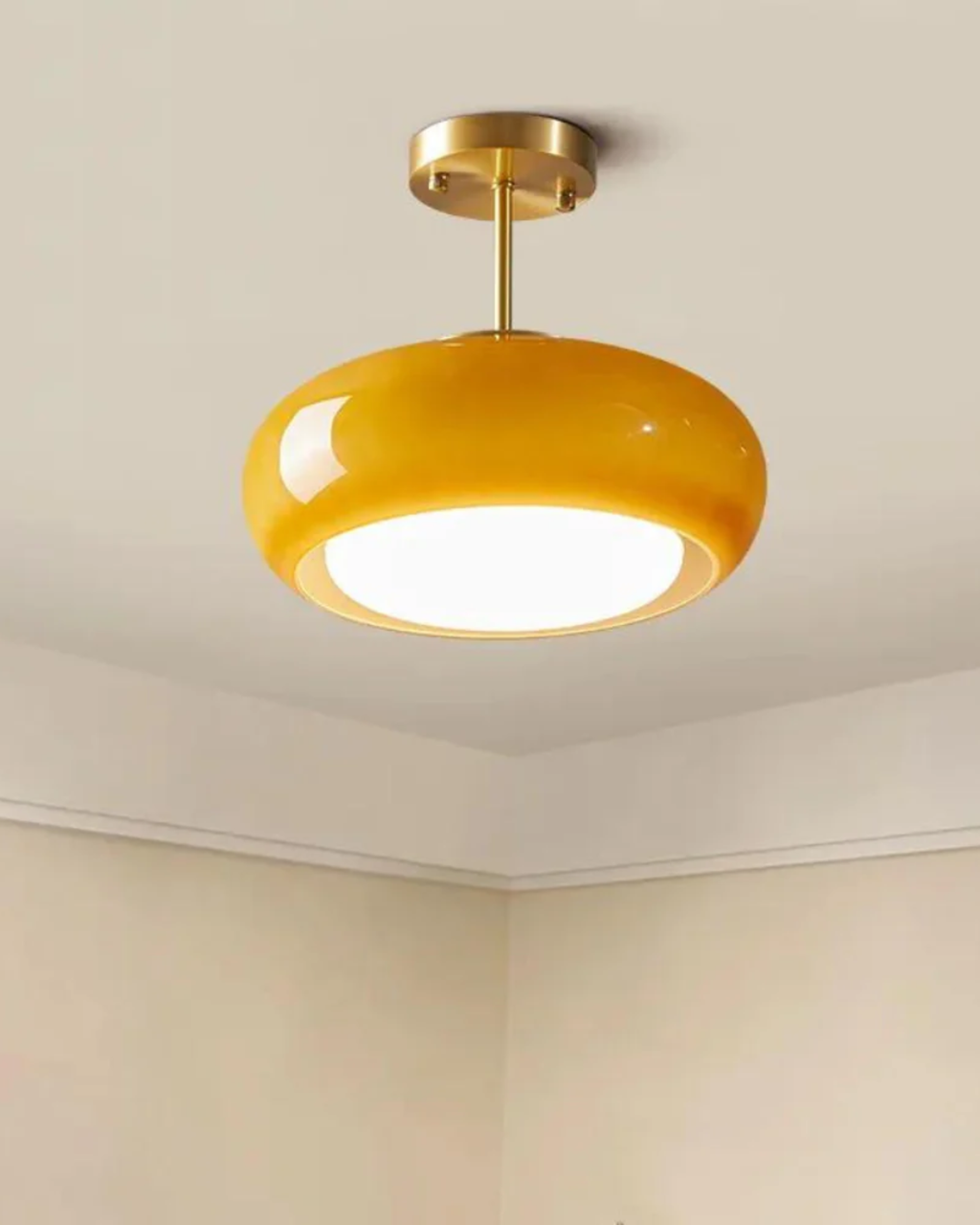 LumaBrass plafondlamp van matglas - messing bevestiging, 3000K-gloed - Desfino