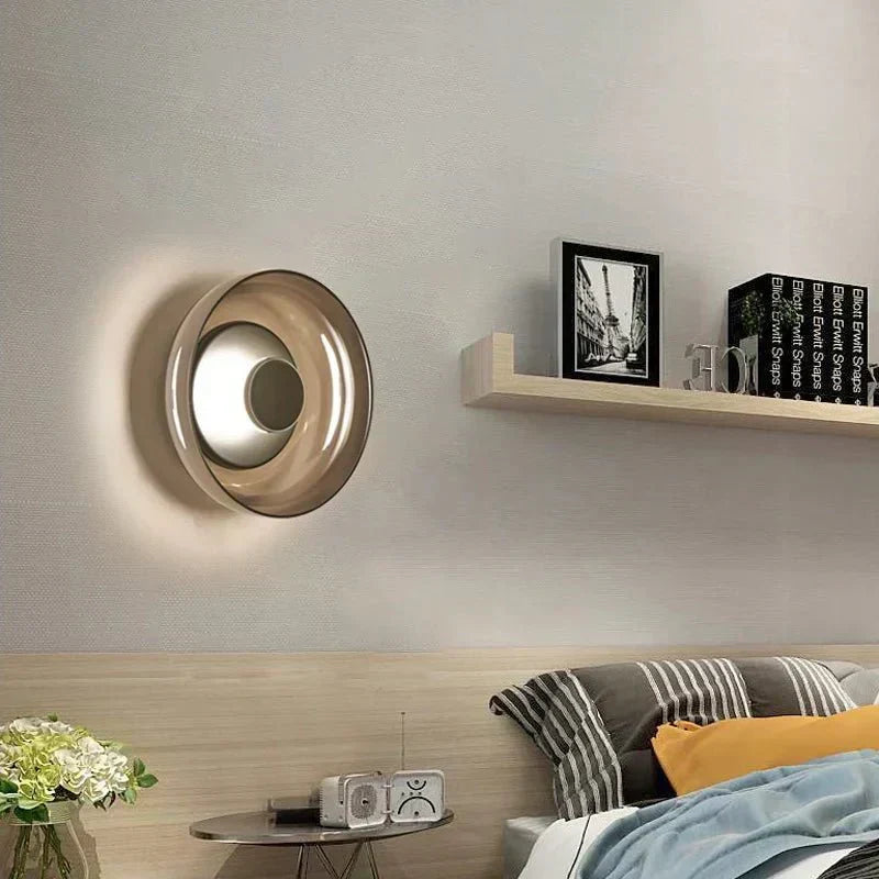 Aurelia-Wandleuchte aus Rauchglas – zeitgemäße Silhouette, klare Linien, sanftes Licht