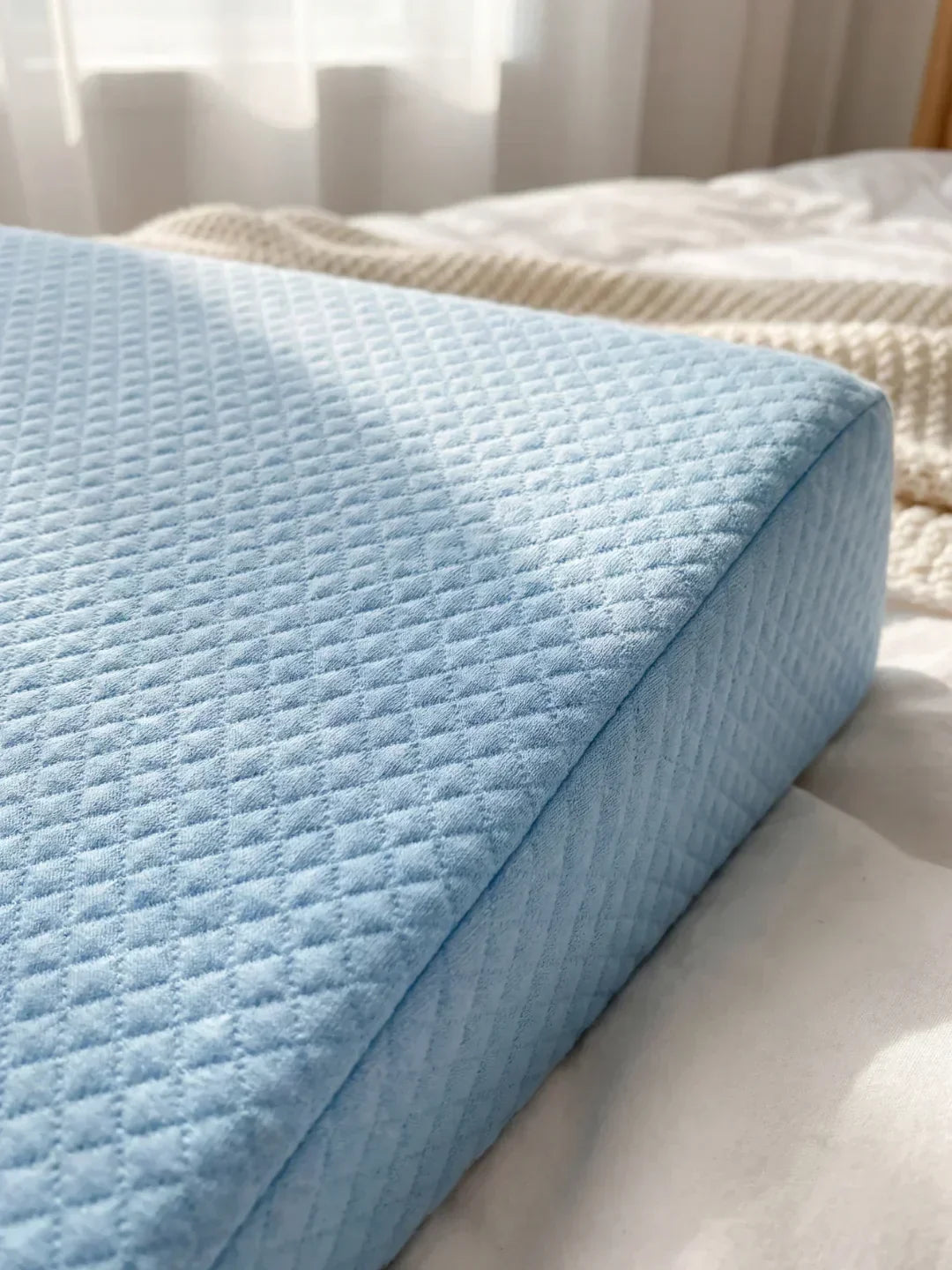 Babykeilkissen – Memory-Foam-Kern, integrierter waschbarer Bezug