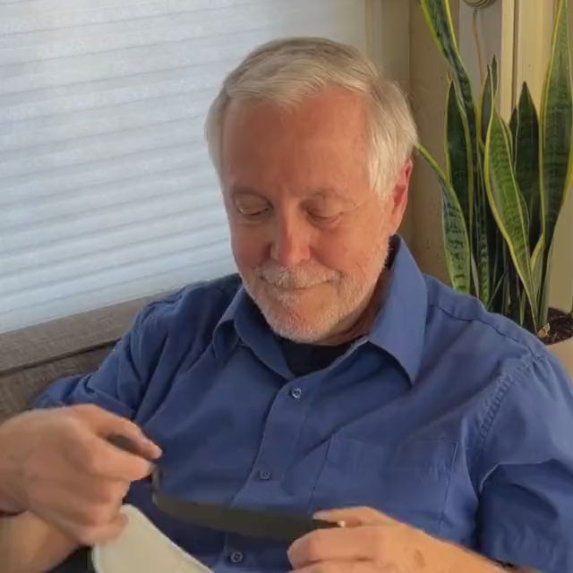 LumaSoothe Smart Eye Massager — Heat, Air Compression & Pulse | Desfino