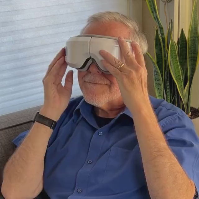LumaSoothe Smart Eye Massager — Heat, Air Compression & Pulse | Desfino