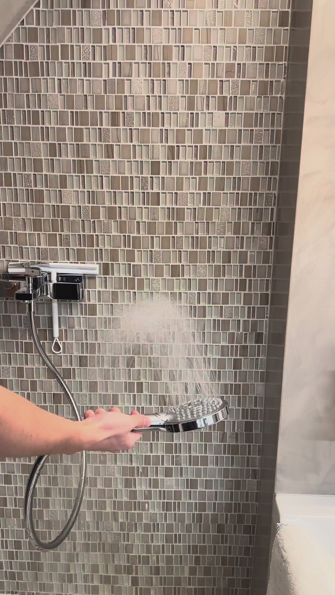Chuveiro de alta pressão PowerFlow — Fluxo com microorifícios, duches mais fortes - Desfino