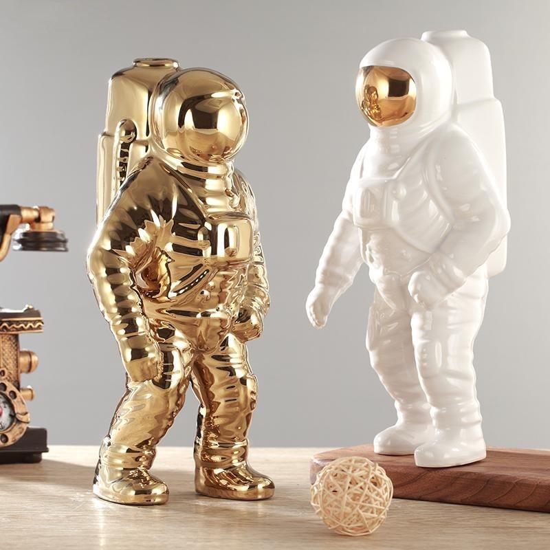 مزهرية CosmoVoyage كروية - لمسة ديكور فضائية على شكل رائد فضاء - Desfino