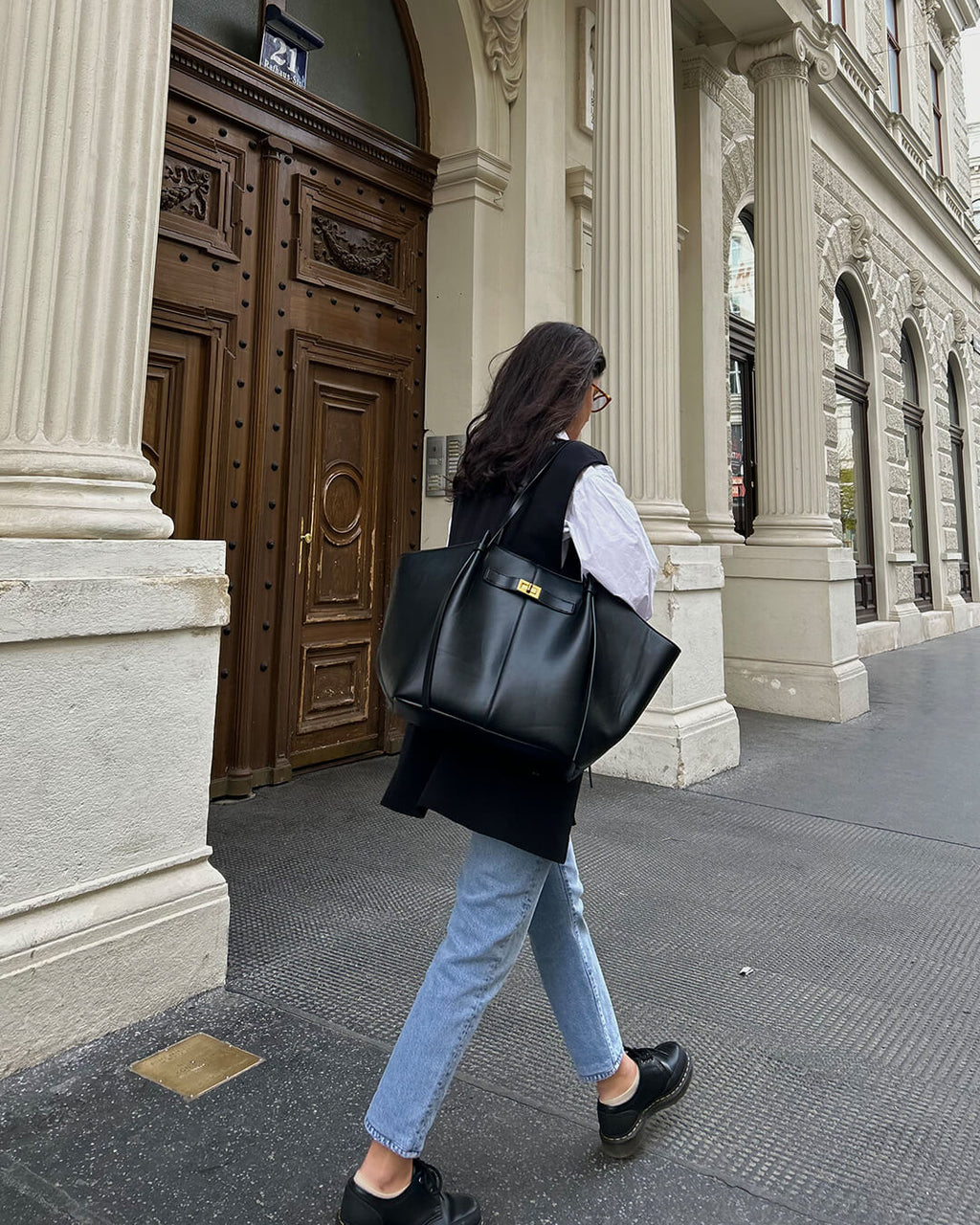 Grand sac cabas haut de gamme en similicuir végétalien — Style structuré - Desfino