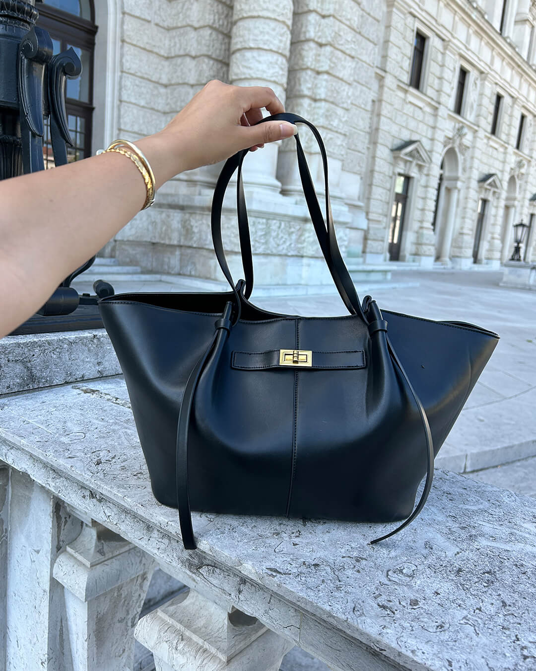 Grand sac cabas haut de gamme en similicuir végétalien — Style structuré - Desfino