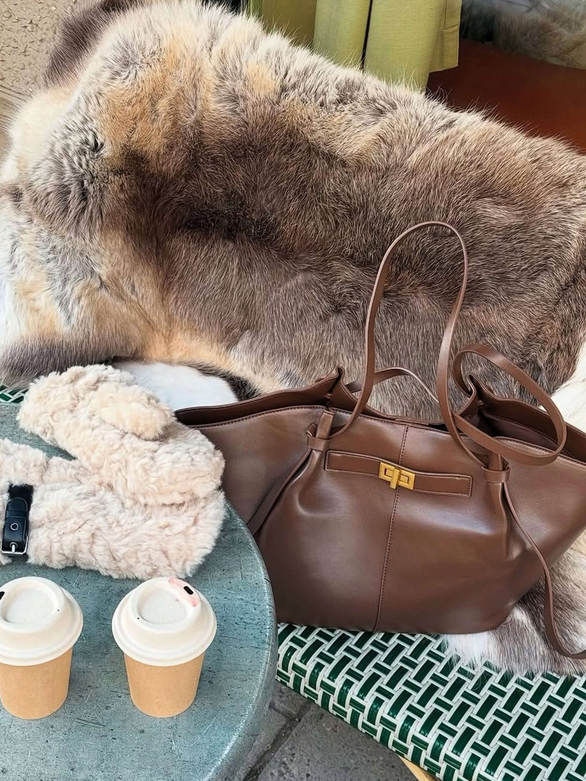 Grand sac cabas haut de gamme en similicuir végétalien — Style structuré - Desfino