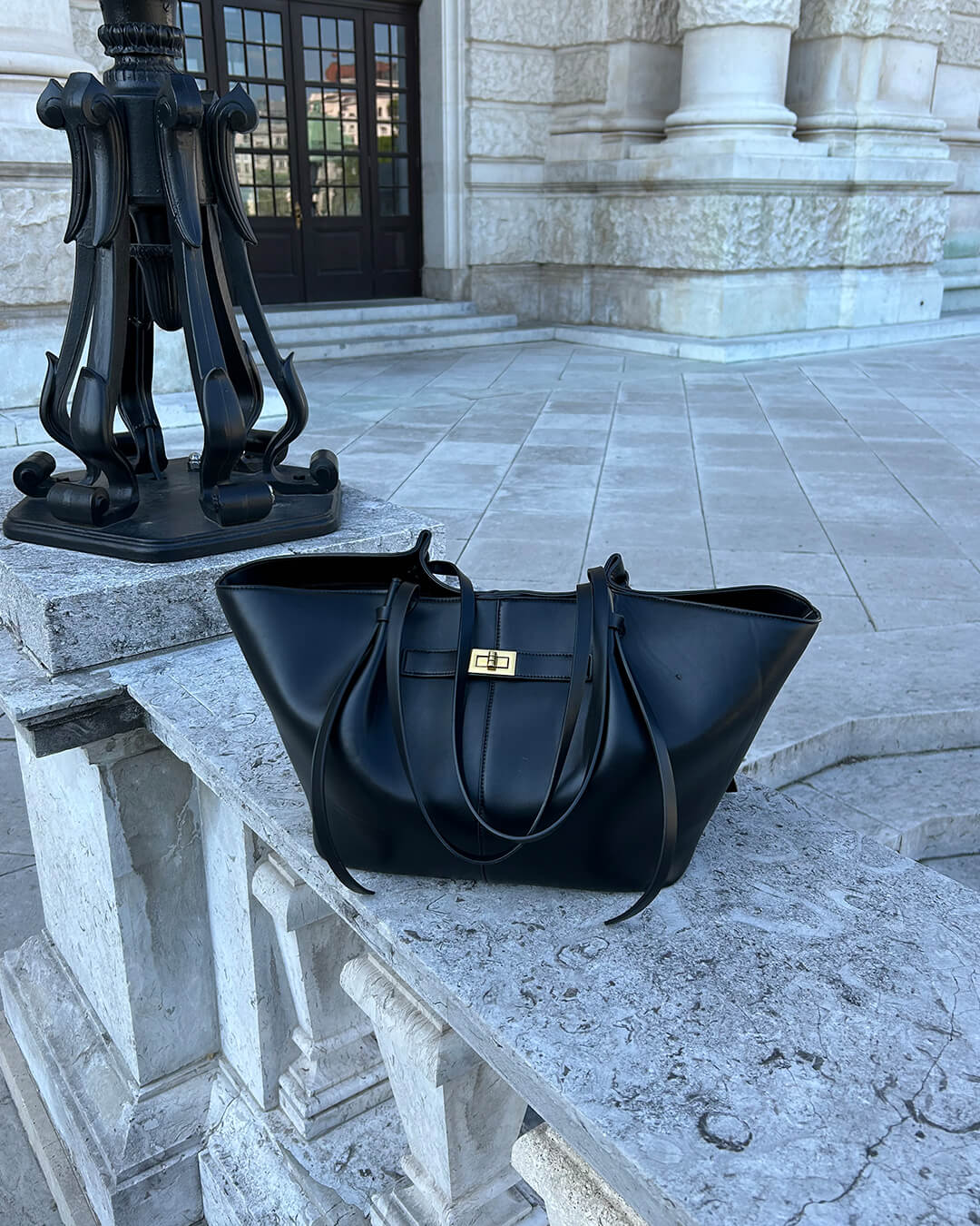 Grand sac cabas haut de gamme en similicuir végétalien — Style structuré - Desfino