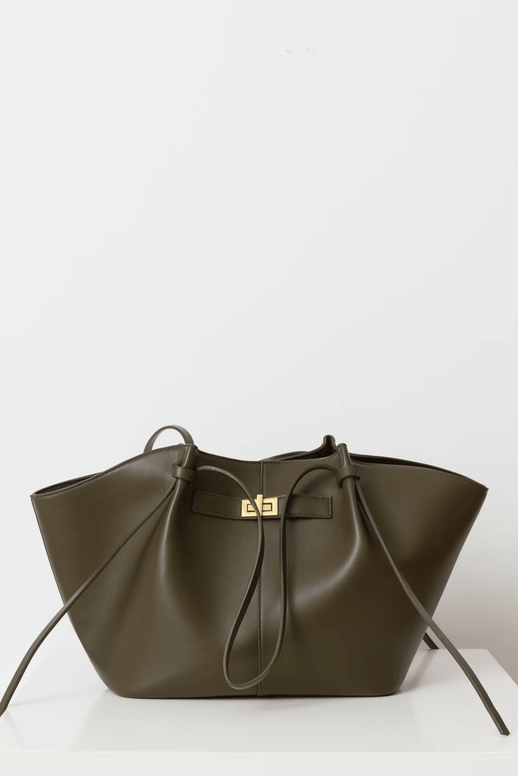 Grand sac cabas haut de gamme en similicuir végétalien — Style structuré - Desfino