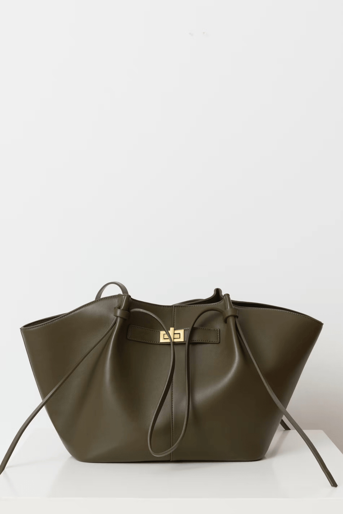 Grand sac cabas haut de gamme en similicuir végétalien — Style structuré - Desfino