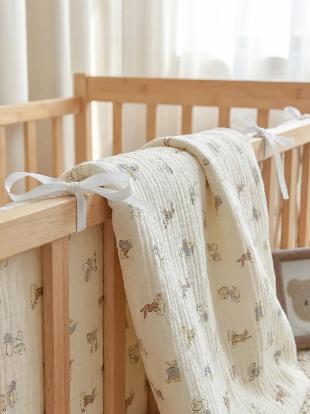 Wende-Nestchenschutz für das Babybett aus Baumwolle und Minky-Stoff
