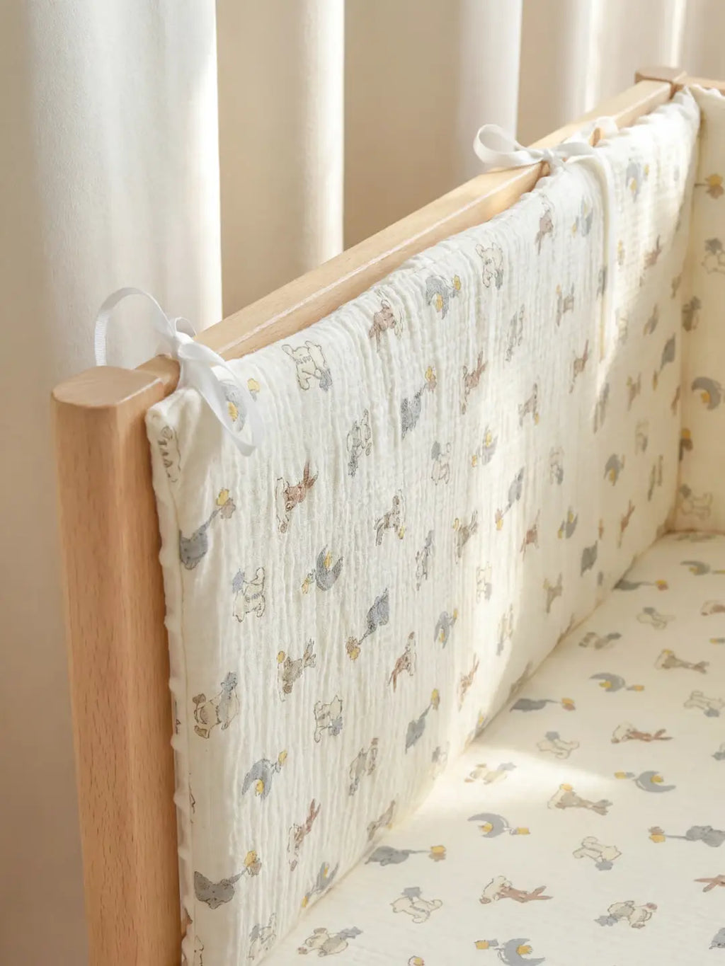 Wende-Nestchenschutz für das Babybett aus Baumwolle und Minky-Stoff