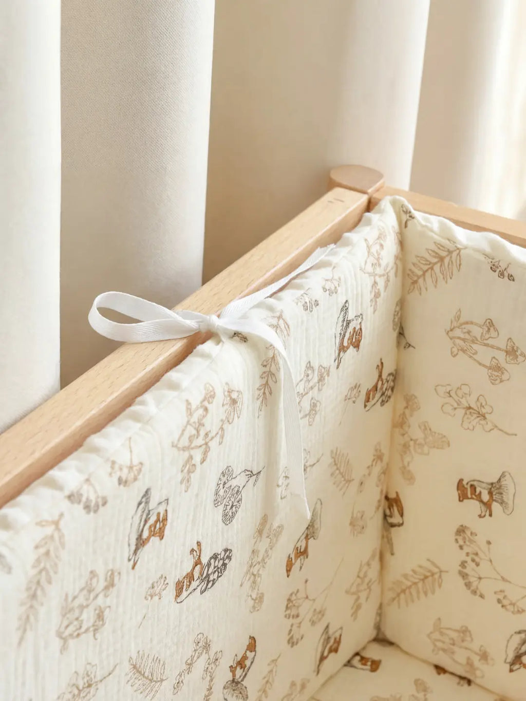 Wende-Nestchenschutz für das Babybett aus Baumwolle und Minky-Stoff