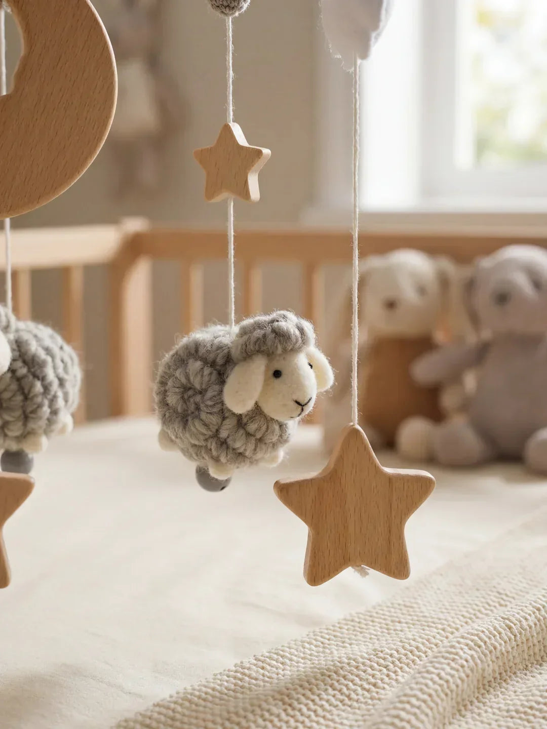 Hölzernes Babymobile – langsam schwingender Hän­ge­schmuck