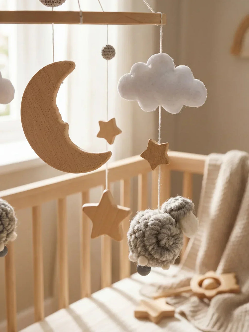 Hölzernes Babymobile – langsam schwingender Hän­ge­schmuck